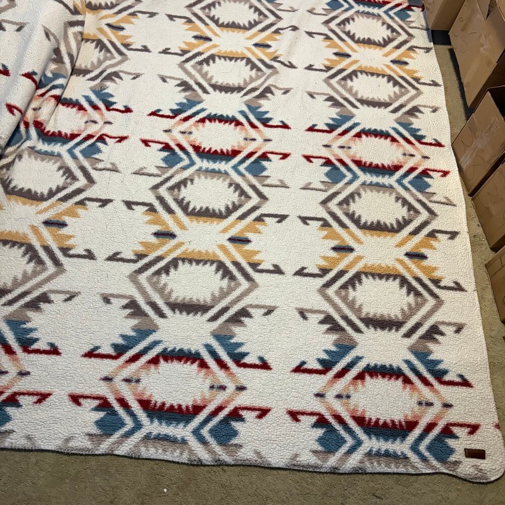 Pendleton Aztec Sherpa Fleece Queen Blanket Cream White Sands 90x95 Southwestern